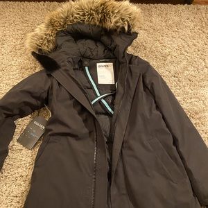 Aritzia Black Haven Parka. Medium Length.